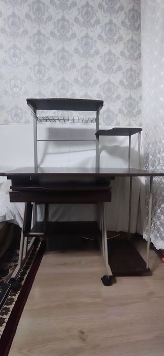Продаётся компьютерный стол