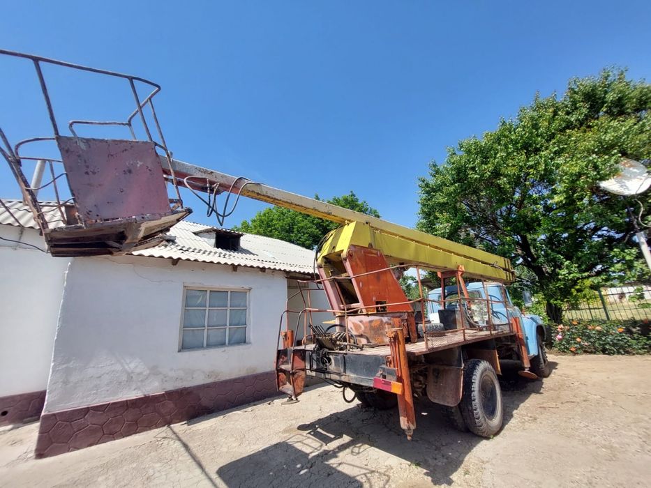 авто кран зил на ходу