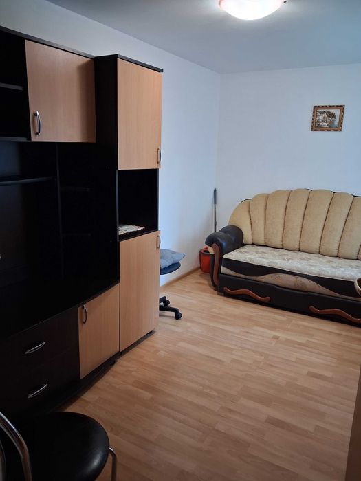 Inchiriez apartament