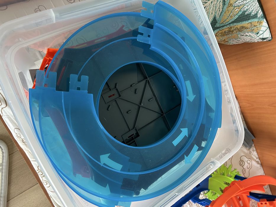 Гаражи писта на Бураго за игра с колички