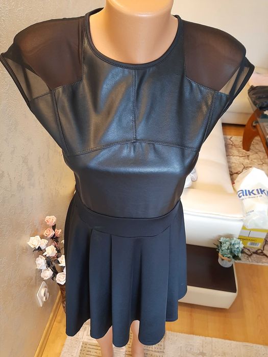 Рокля от кожа,полиетер и тюл