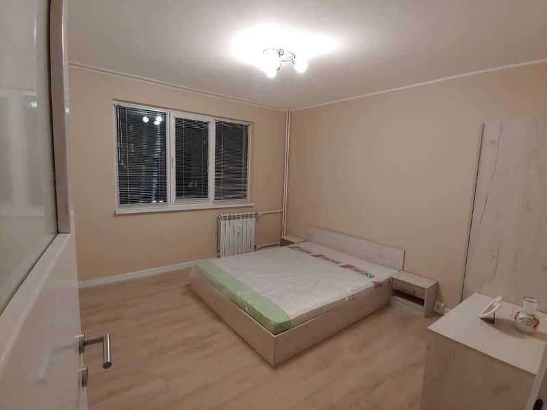 Дава се под наем Тристаен апартамент в София, Дружба 1 - 95 кв.м за 473.79 € - Снимка #1