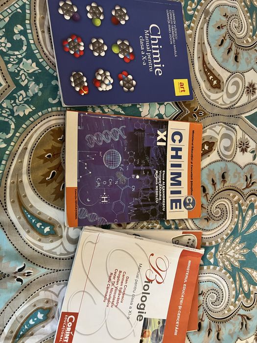 Vând materiale pentru admiterea la medicină - UMFCD