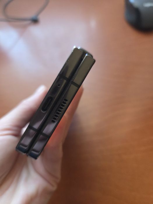 Samsung Galaxy Z Fold5 с кутия