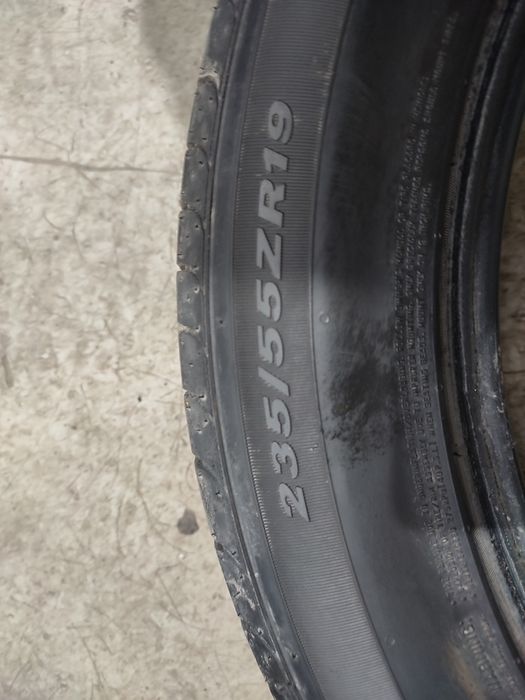 Продам комплект резины 235/55/19