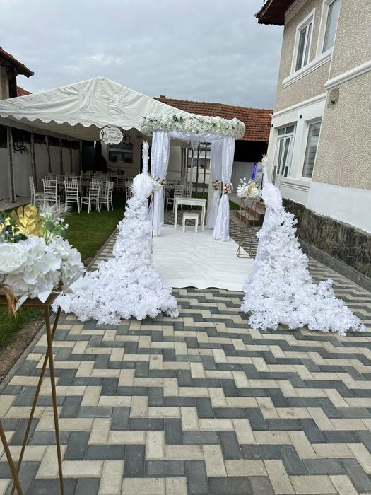 Vand pergola  si pauni