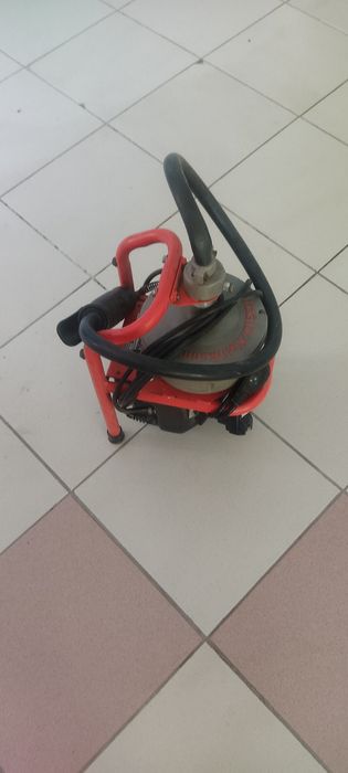 Машинка для прочистки труб .