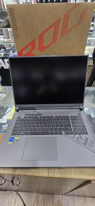 ASUS ROG Strix G18 (G814J)