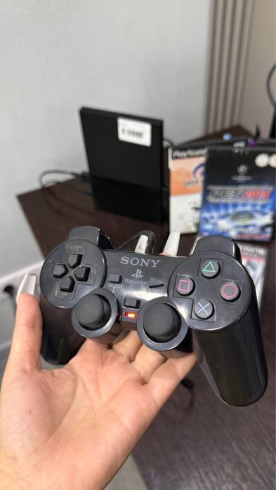 PlayStation 2 +4 диска в отличном состоянии