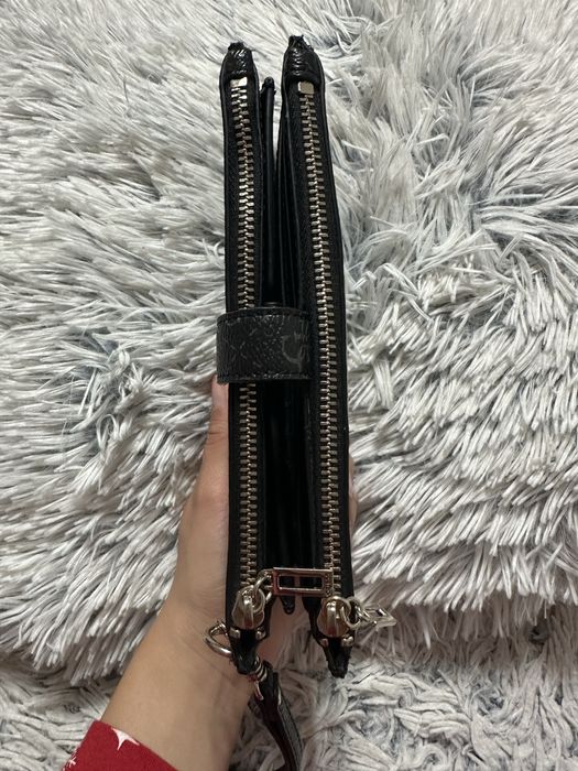 Чисто ново портмоне Guess