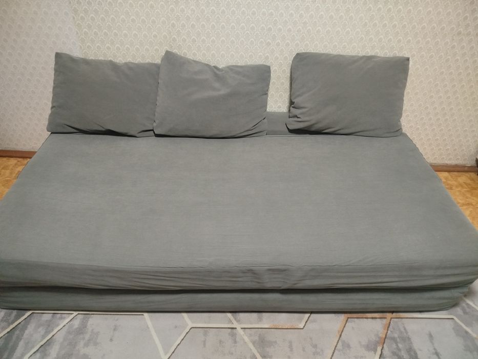 Продам бескаркасный диван.