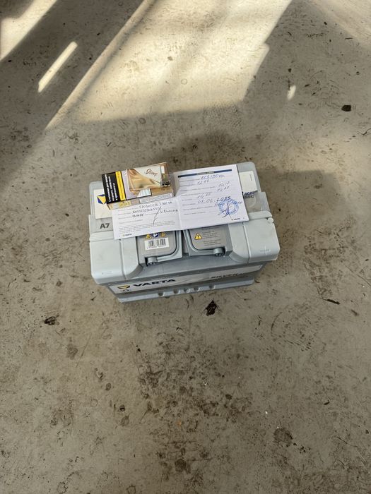 Акумулатор Варта 12V70Ah760A AGM