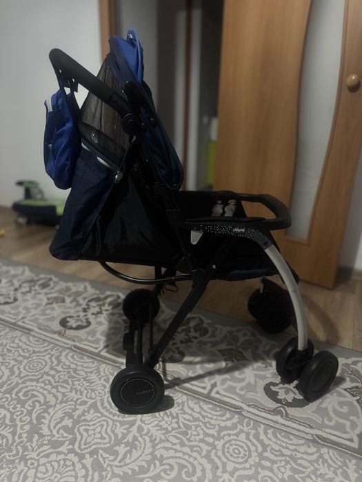1. Легкая и удобная коляска Chicco