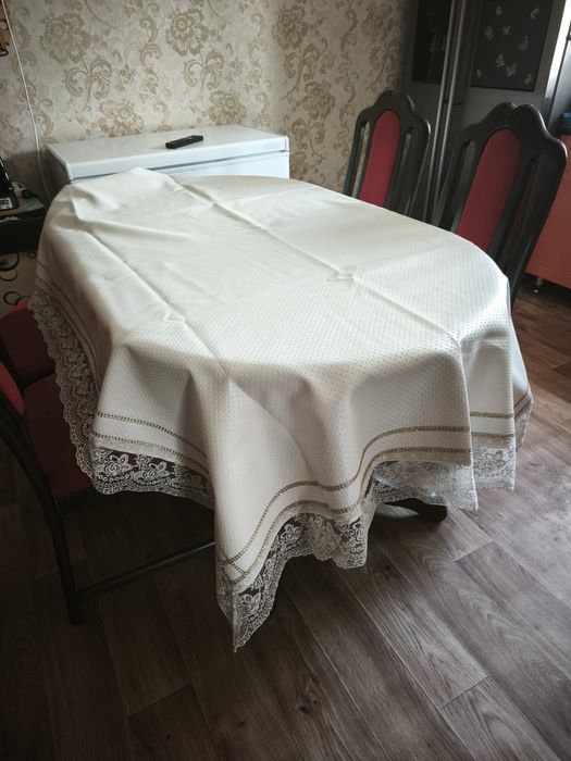 Продам стол ( дерево)