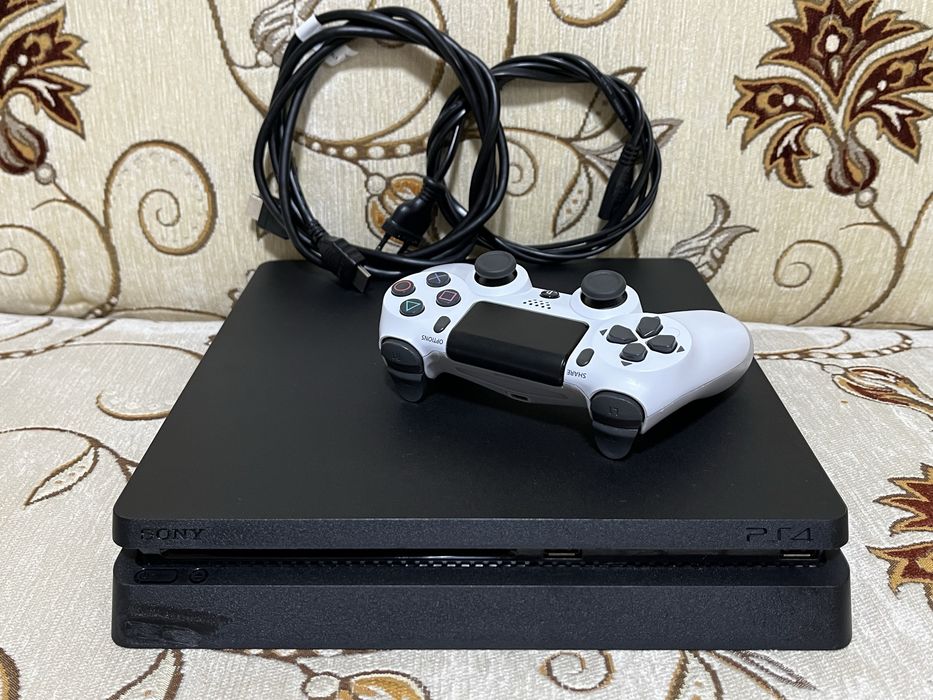 PS4 Slim 500 GB.