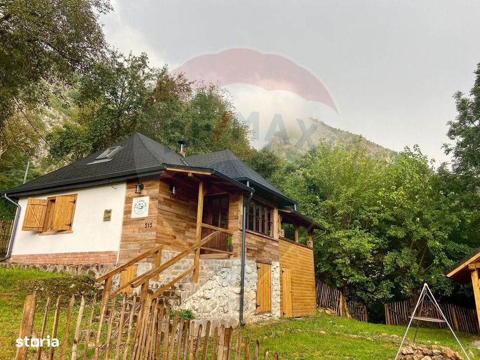 Casă de vacanță deosebită cu ciubăr si saună - natura si relaxare