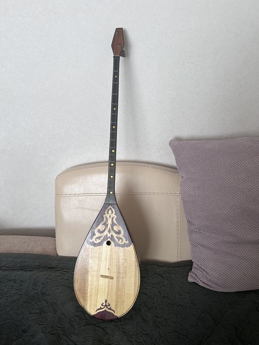 Продам домбру с чехлом