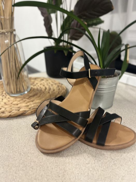 Дамски черни сандали