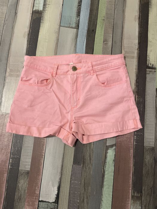 Pantaloni scurți