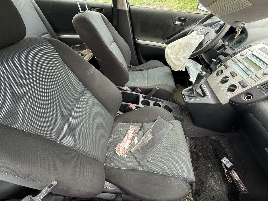 Toyota Corolla Verso 2.2 на части