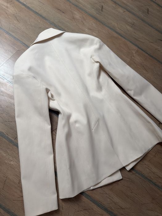 Сако zara размер С бледо бежававо към бяло