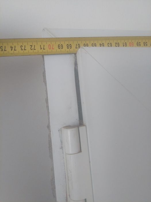 Дверь пластиковая в отличном состоянии