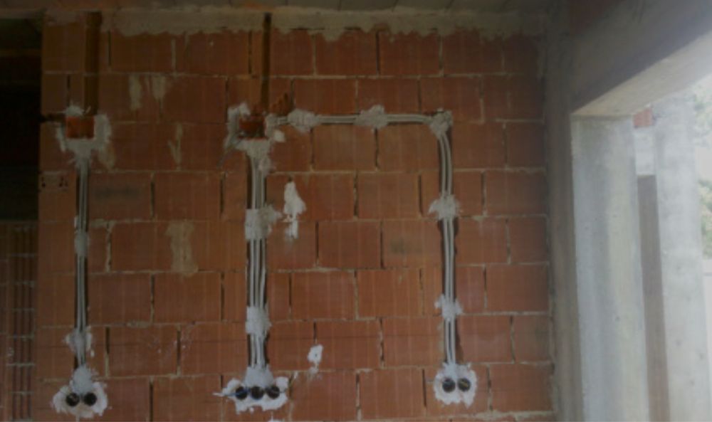 Electrician ,prize,becuri si instalatii generale