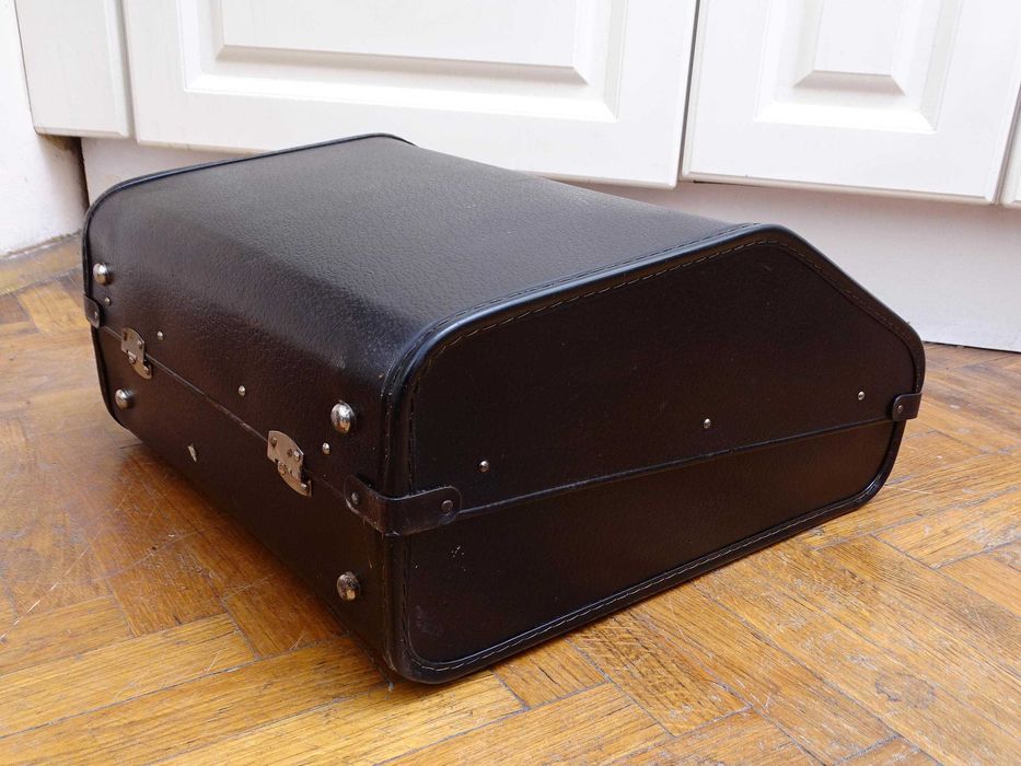 Много запазен куфар