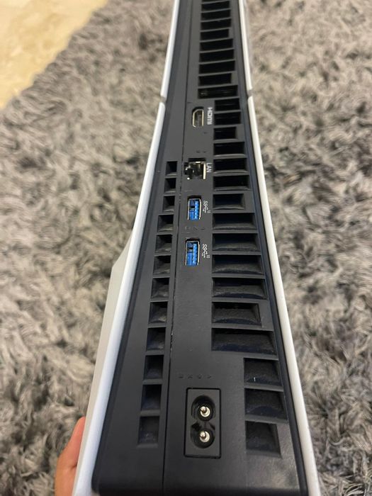 PlayStation 5 (versiunea cu cititor de discuri), cu spațiu de stocare de 1TB
