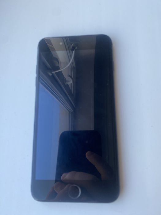 Продам телефон айфон 7+