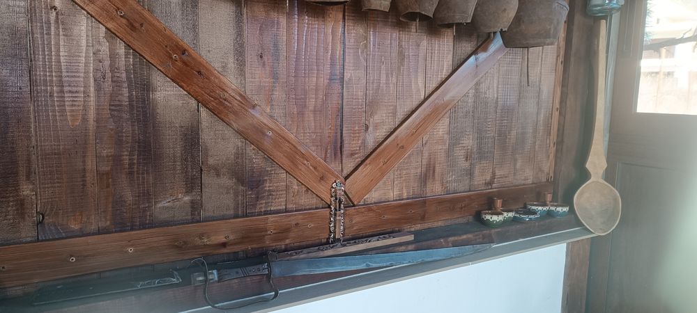 Стара сабя за реставриране.Антика