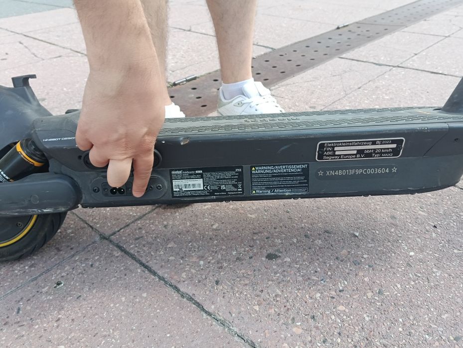 NineBot KickScooter Max G2