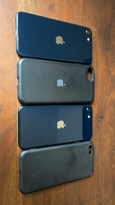 iPhone SE3 64GB  98% и 100% батерия, минимални следи от употреба
