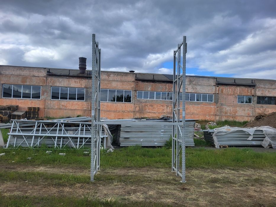 Продам металлические стеллажи.