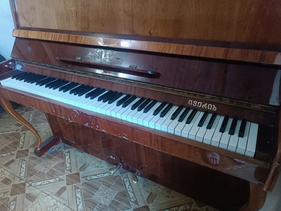 Продается пианино Иверия