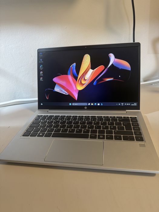 Laptop model nou HP complet cu Ryzen 3 7330u 16Gb ram baterie 6h