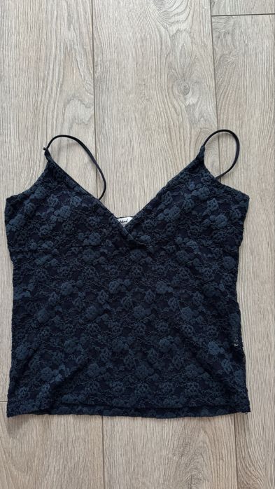 Четири женски потника Subdued и Zara