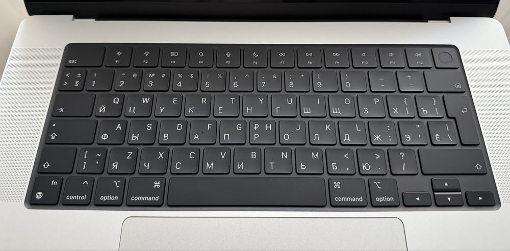 MacBook Pro 16 на чипе М 3 Pro. Silver
