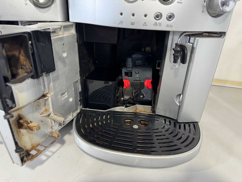 Кафемашина - DeLonghi magnifica