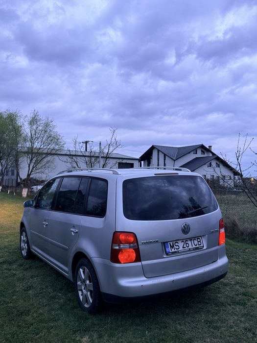 Vând Volkswagen Touran 2.0 TDI