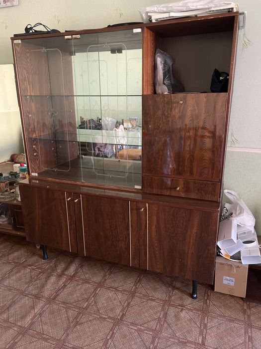 Продаётся в хорошом состоянии сервант