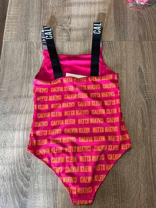 Calvin Klein нов цял бански 14-16 г