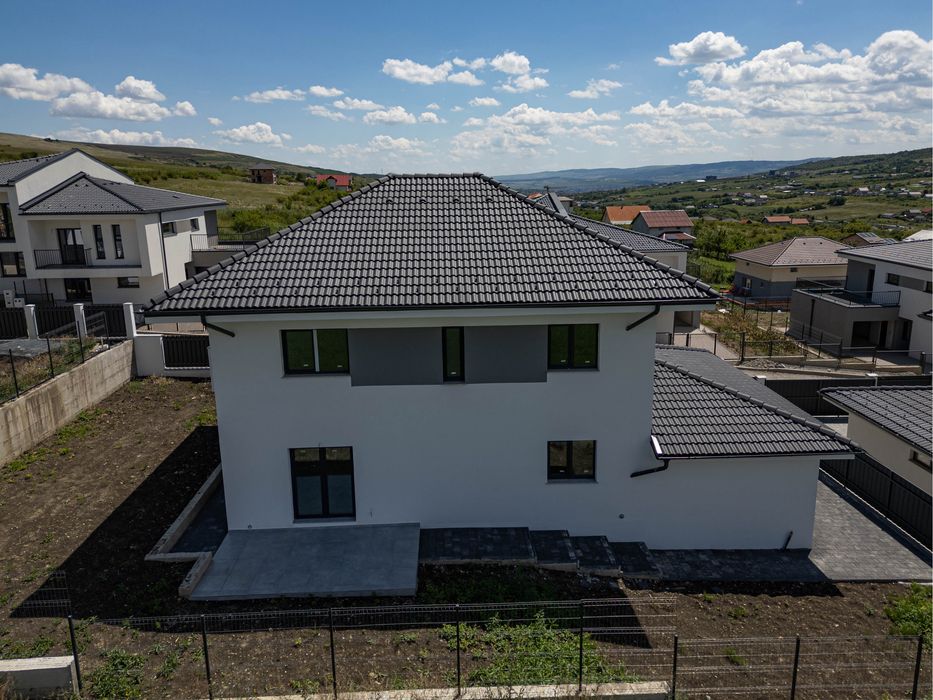 Vand casa unifamiliala la intrate in chinteni