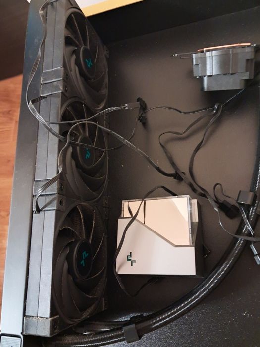 Продам водяное охлаждение Deepcool LT720