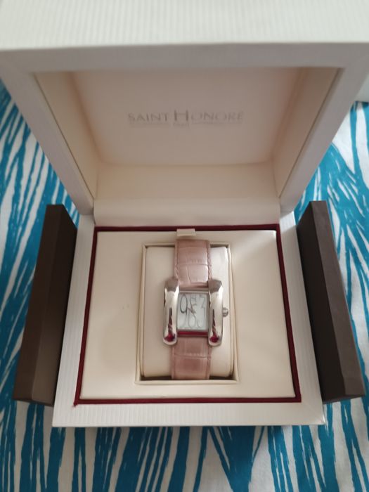 Ceas dama, Saint Honore