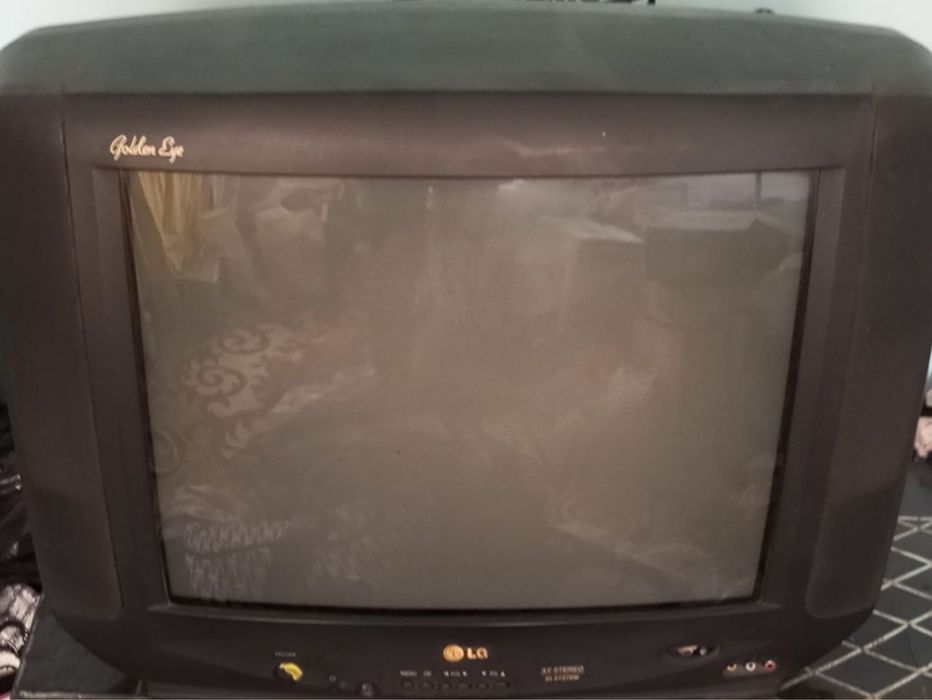 Televizor sotiladi