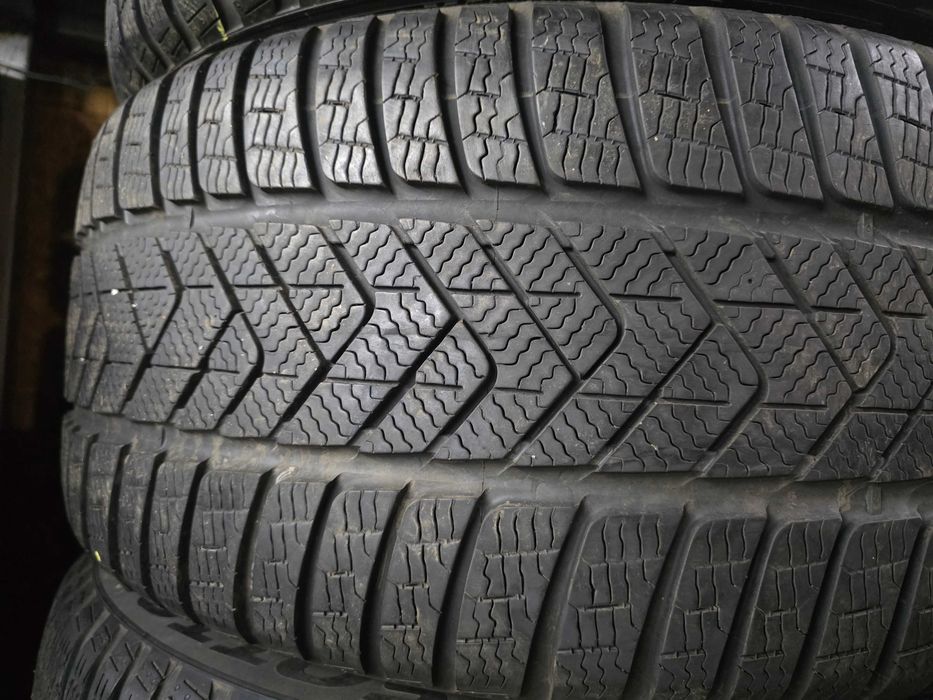 Зимни гуми пакет 225 45 18 и 255 40 18 - Pirelli BMW
