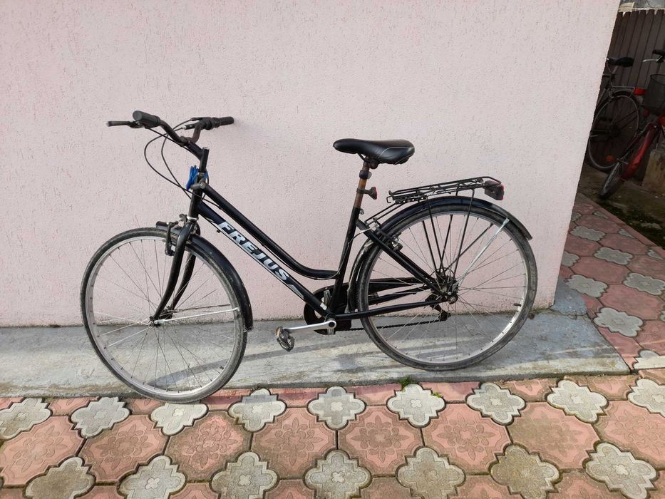 Vand bicicleta pentru adulti