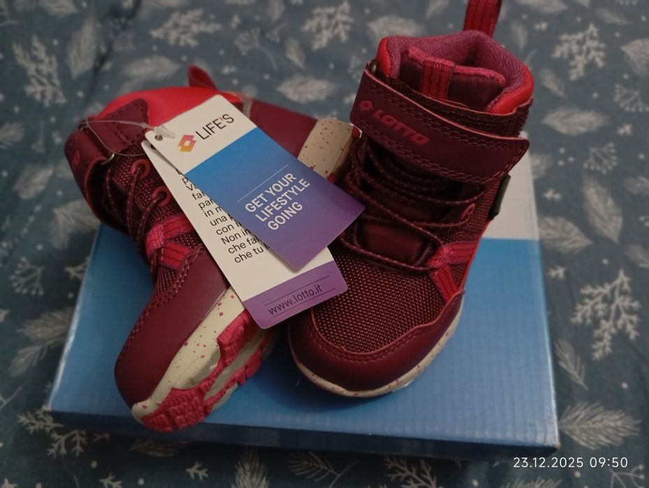 Детски зимни ботуши Lotto нови номер 22