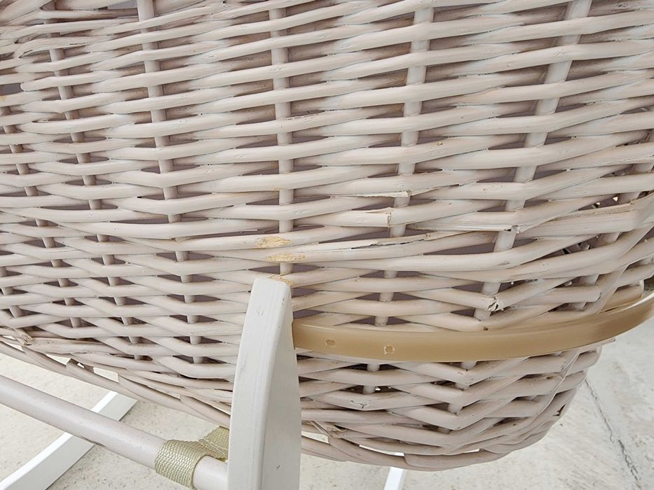 Кошница на Моисей "Kinder Valley"с люлееща се стойка  и матрак